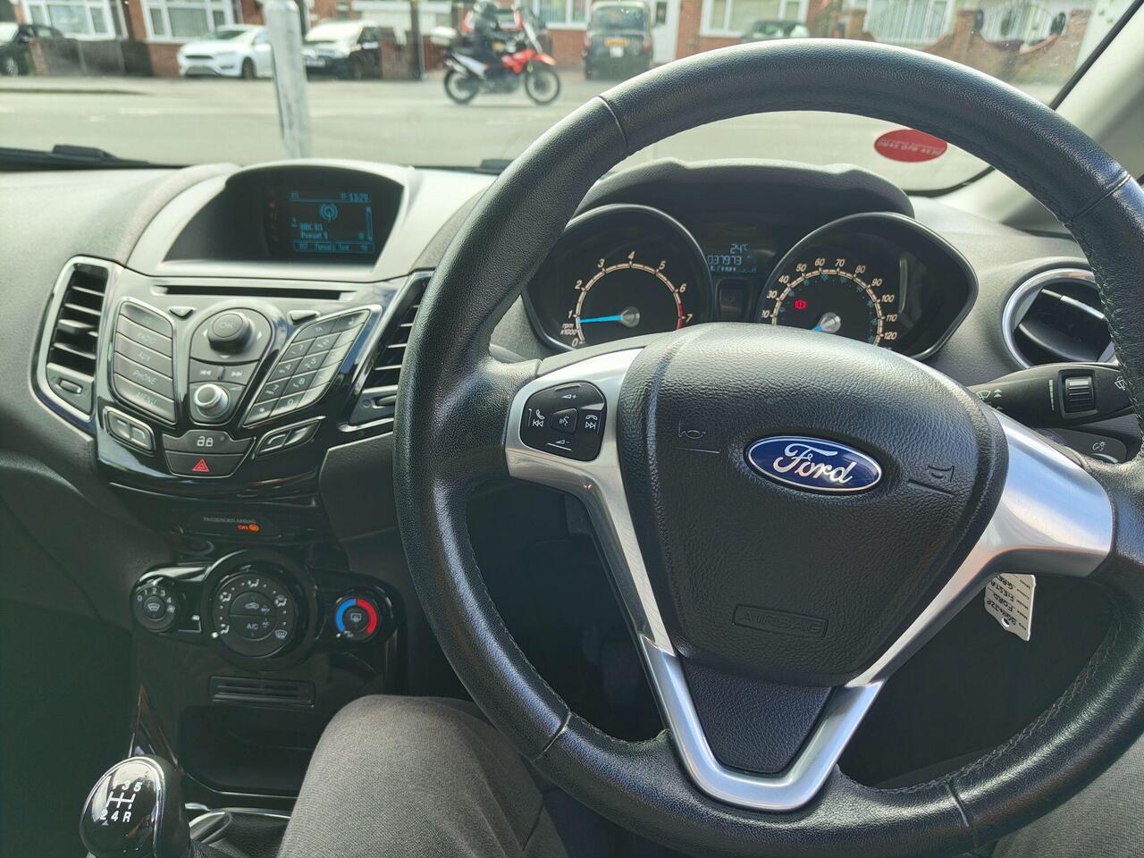 Ford Fiesta — photo 51