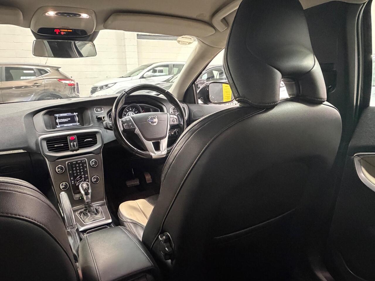 Volvo V40 Cross Country — photo 42