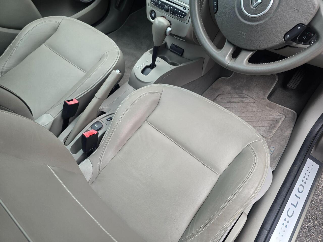 Renault Clio — photo 13