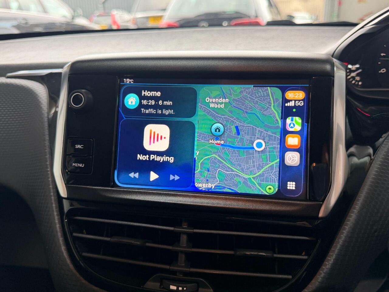 Peugeot 208 — photo 3