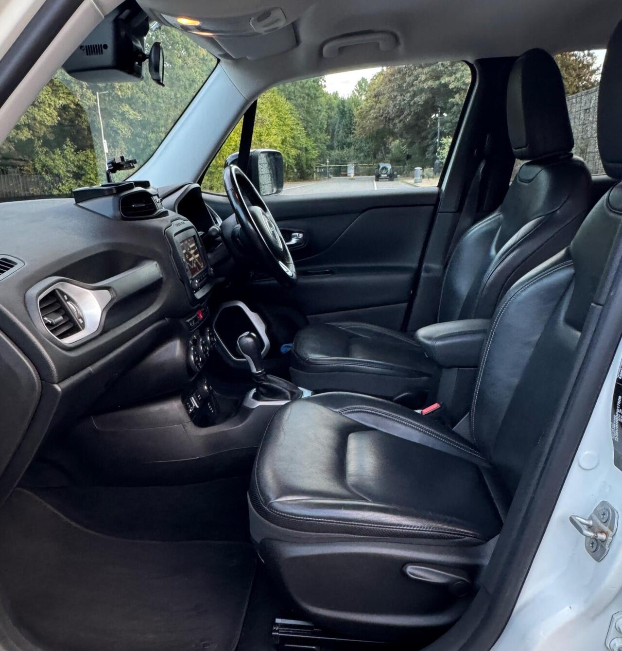 Jeep Renegade — photo 11