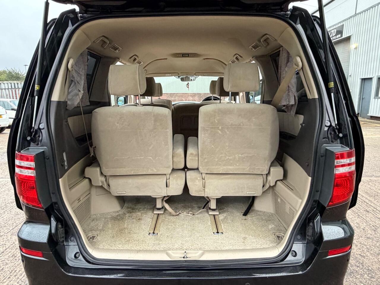 Toyota Alphard — photo 22