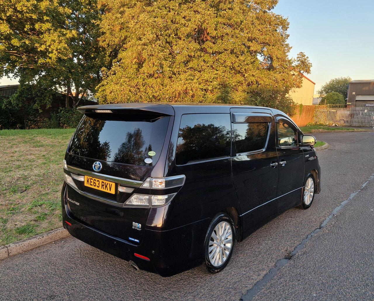 Toyota Vellfire — photo 11