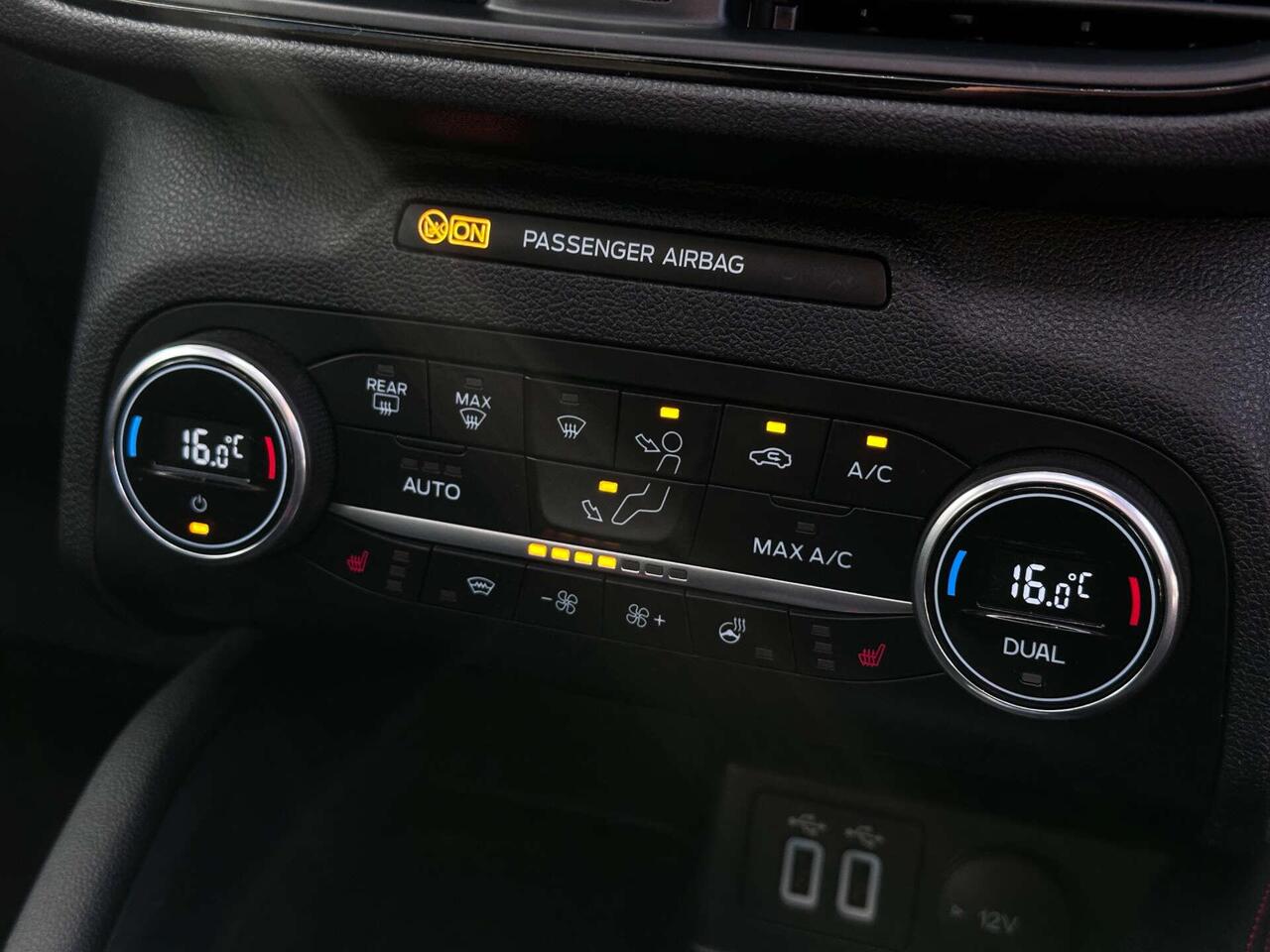 Ford Kuga — photo 46