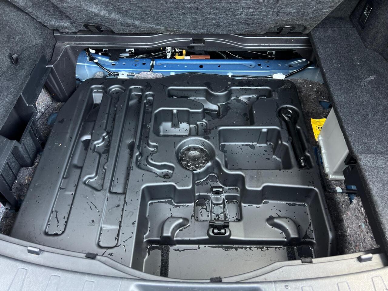 Lexus UX — photo 45