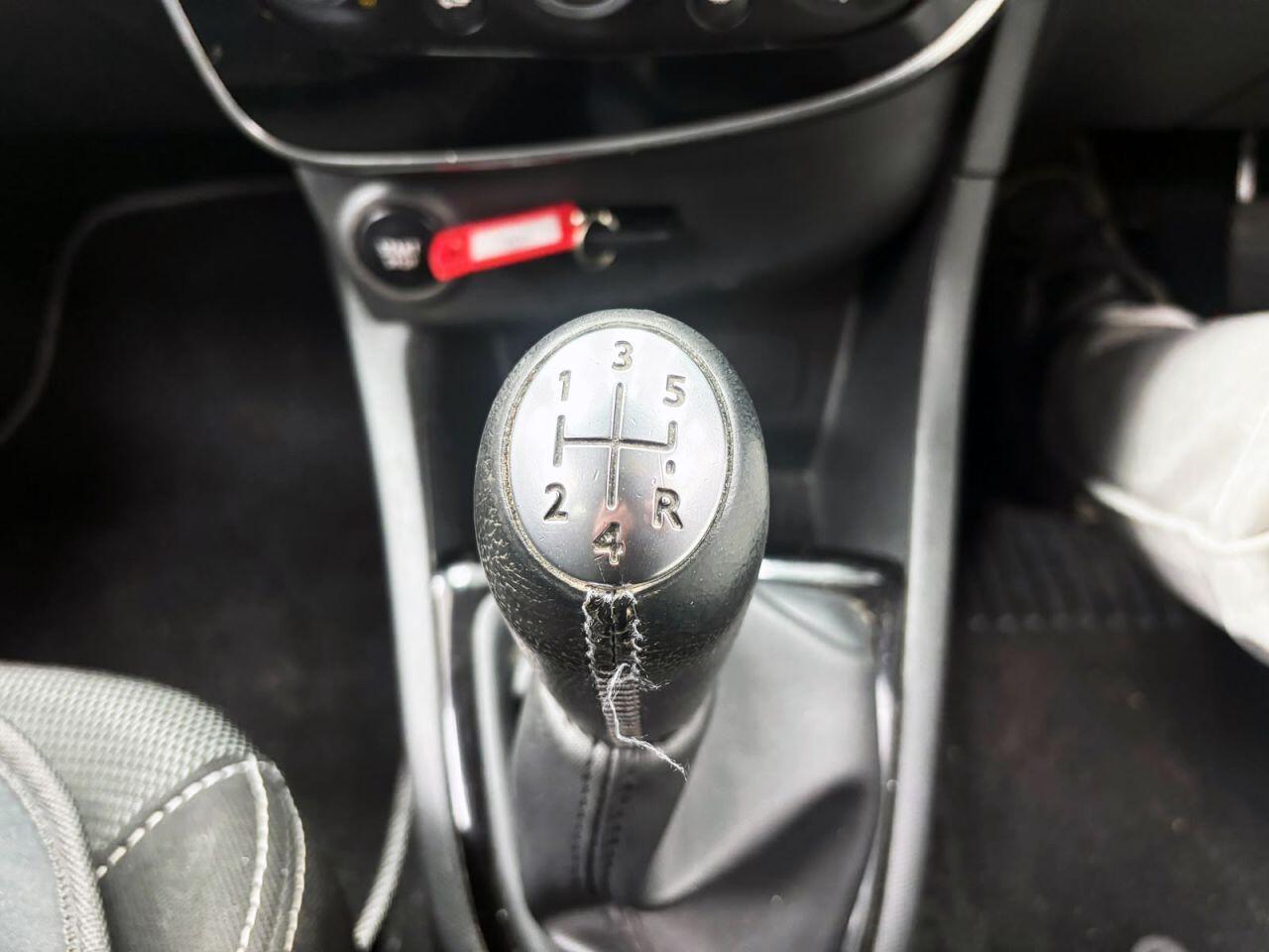Renault Clio — photo 19