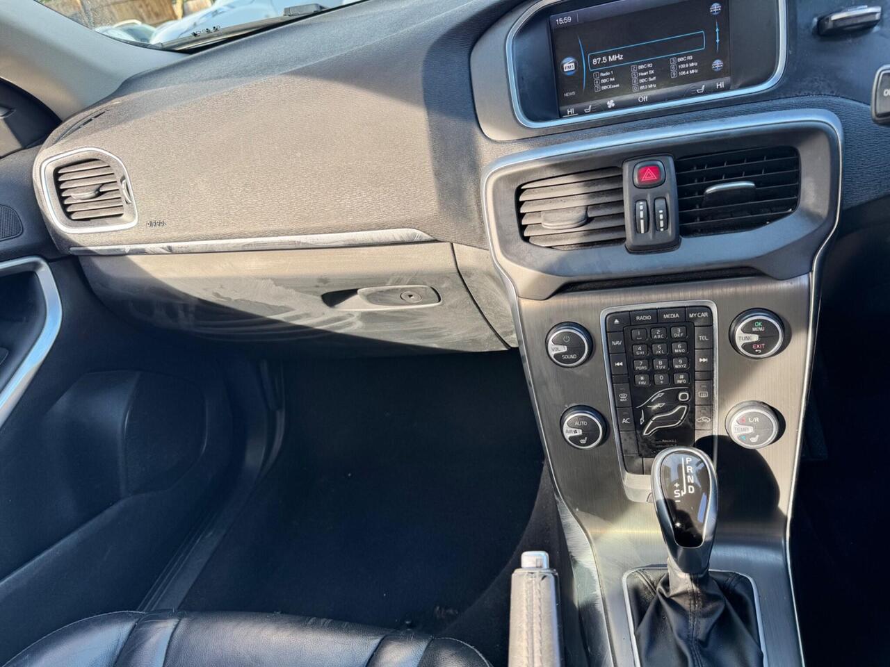 Volvo V40 — photo 9