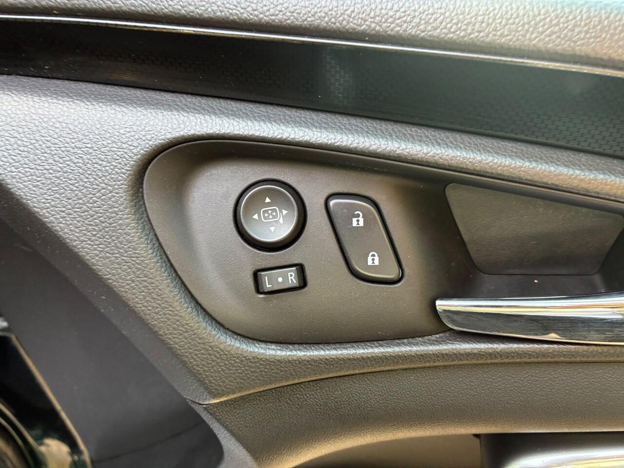 Vauxhall Insignia — photo 28