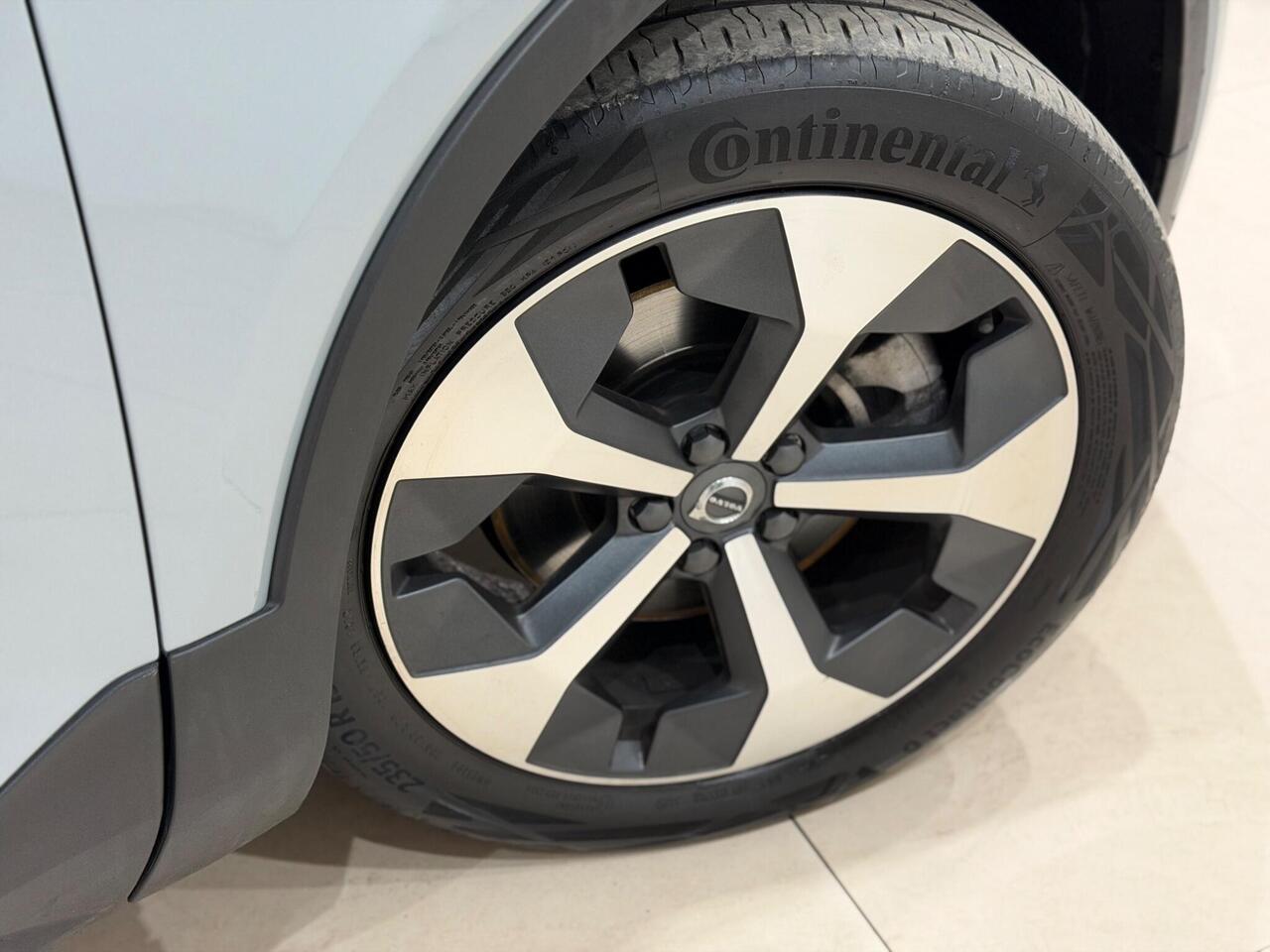 Volvo XC40 — photo 30