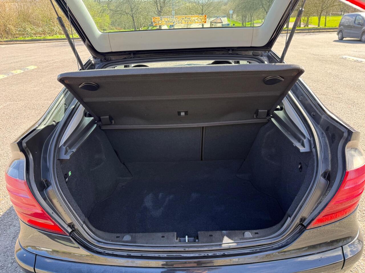 Mercedes-Benz C Class — photo 10
