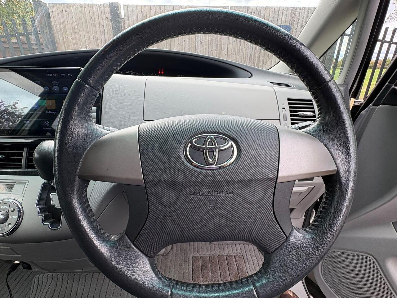 Toyota Estima — photo 37