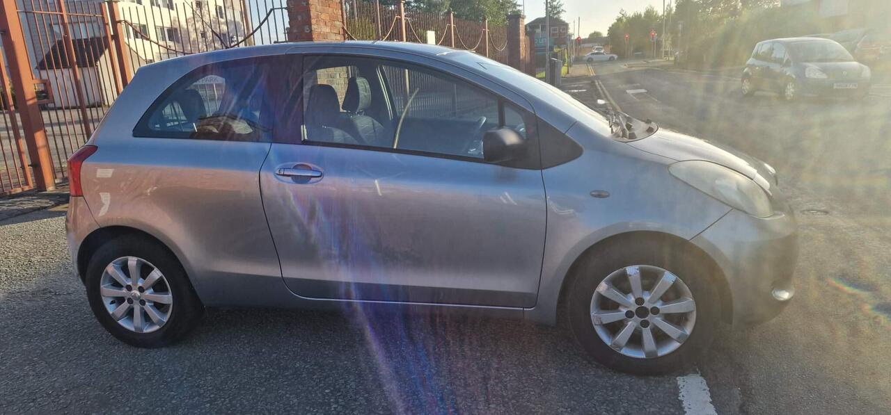 Toyota Yaris — photo 5
