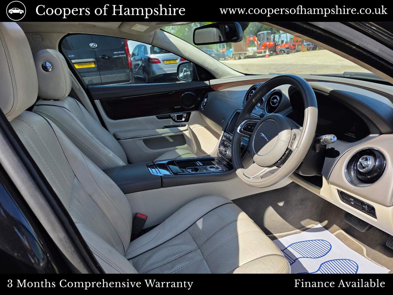 Jaguar XJ — photo 5