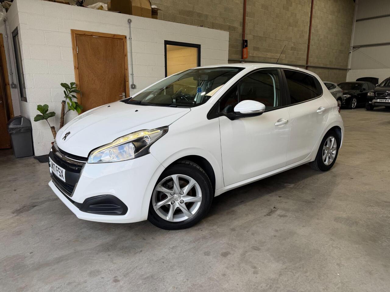 Peugeot 208 — photo 2
