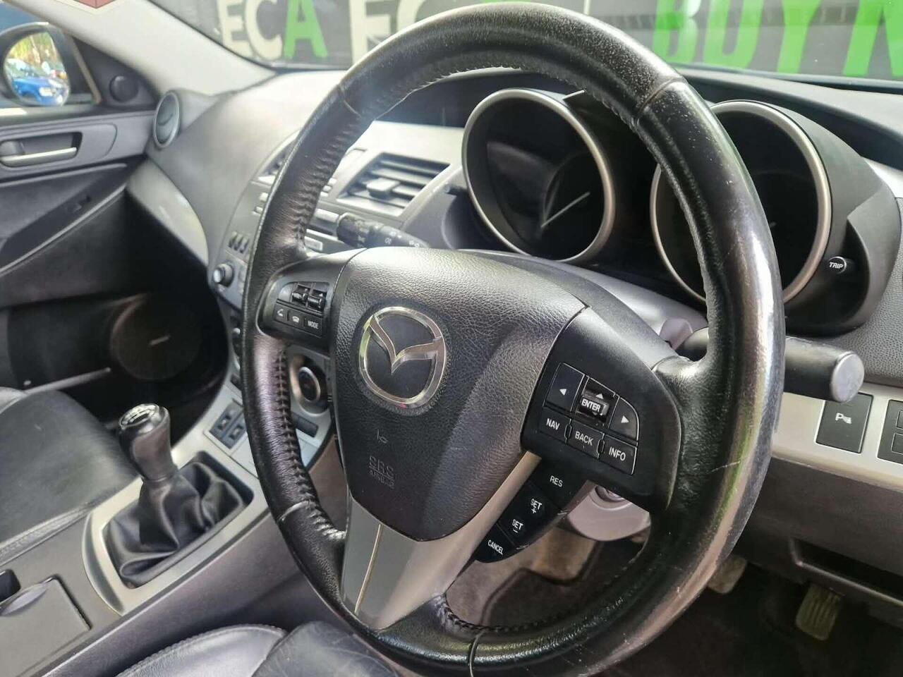 Mazda Mazda3 — photo 20