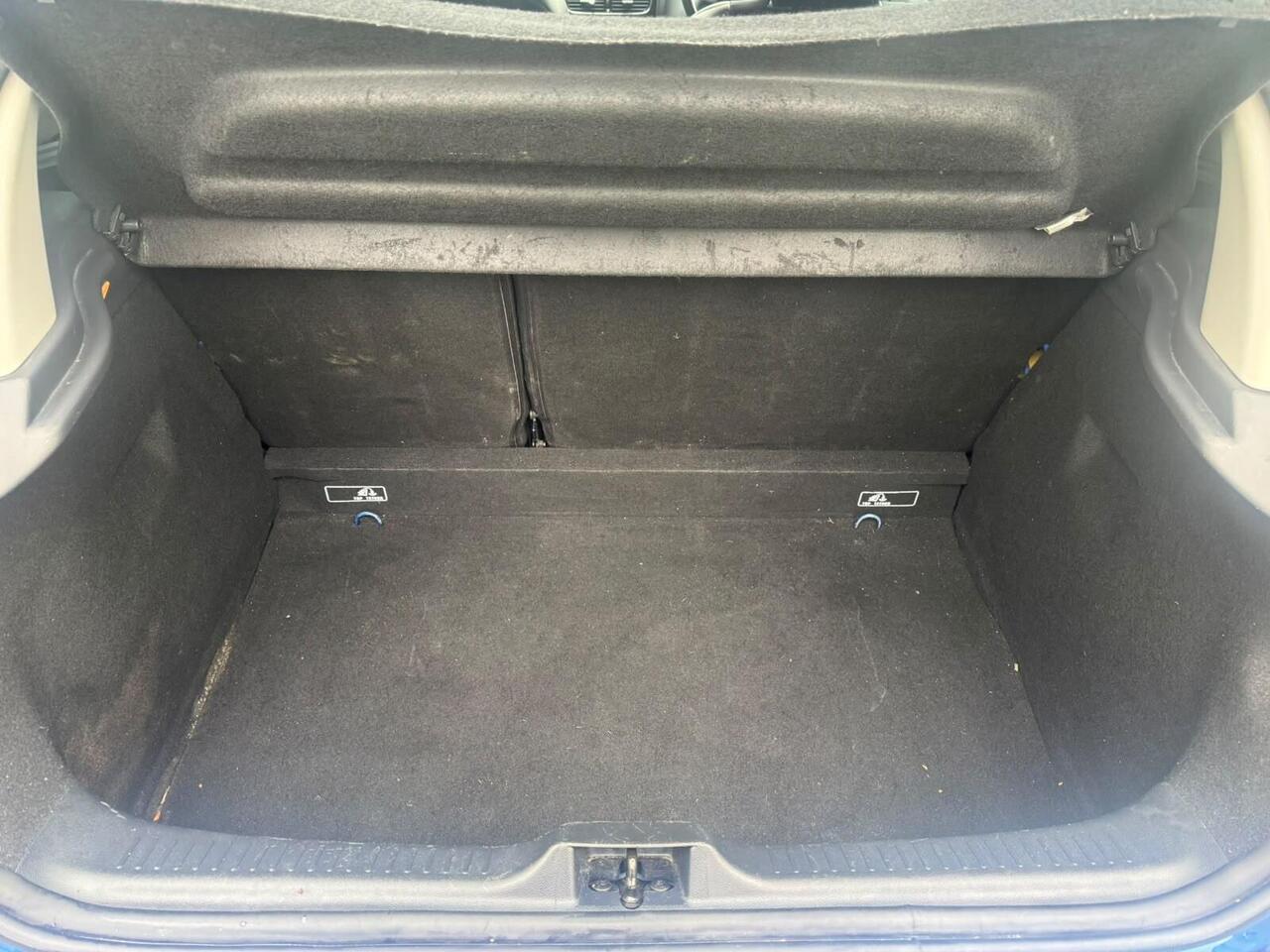 Renault Clio — photo 11