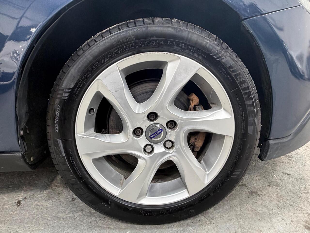 Volvo V40 Cross Country — photo 10