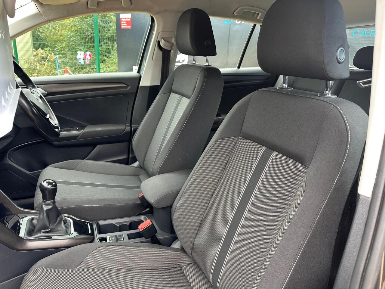 Volkswagen T-Roc — photo 36