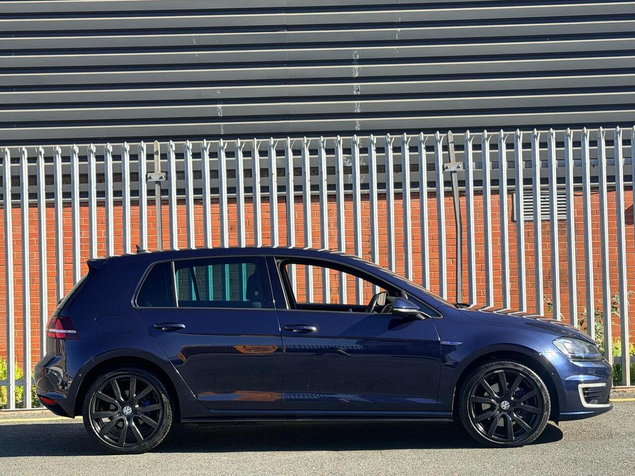 2015 Volkswagen Golf 1.4 TSI GTE DSG Euro 6 (s/s) 5dr, photo 2