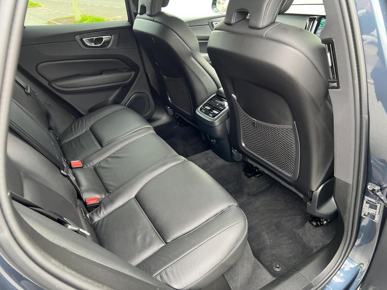 Volvo XC60 — photo 25