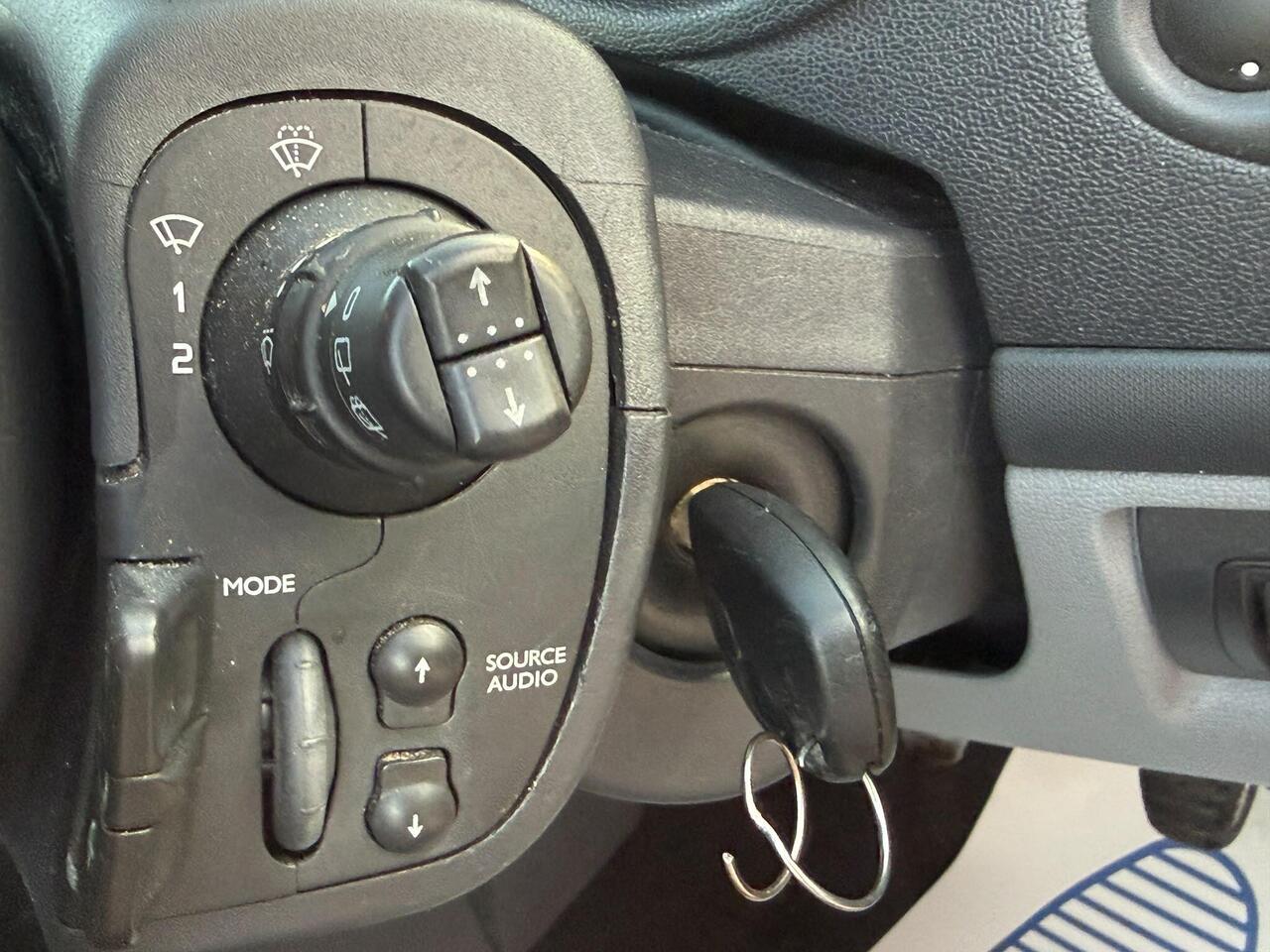 Renault Clio — photo 28