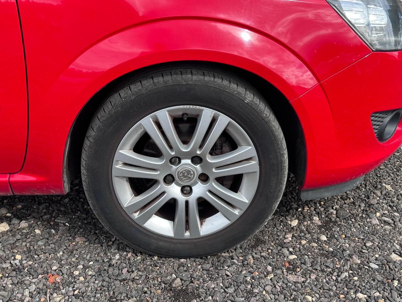 Vauxhall Zafira — photo 23