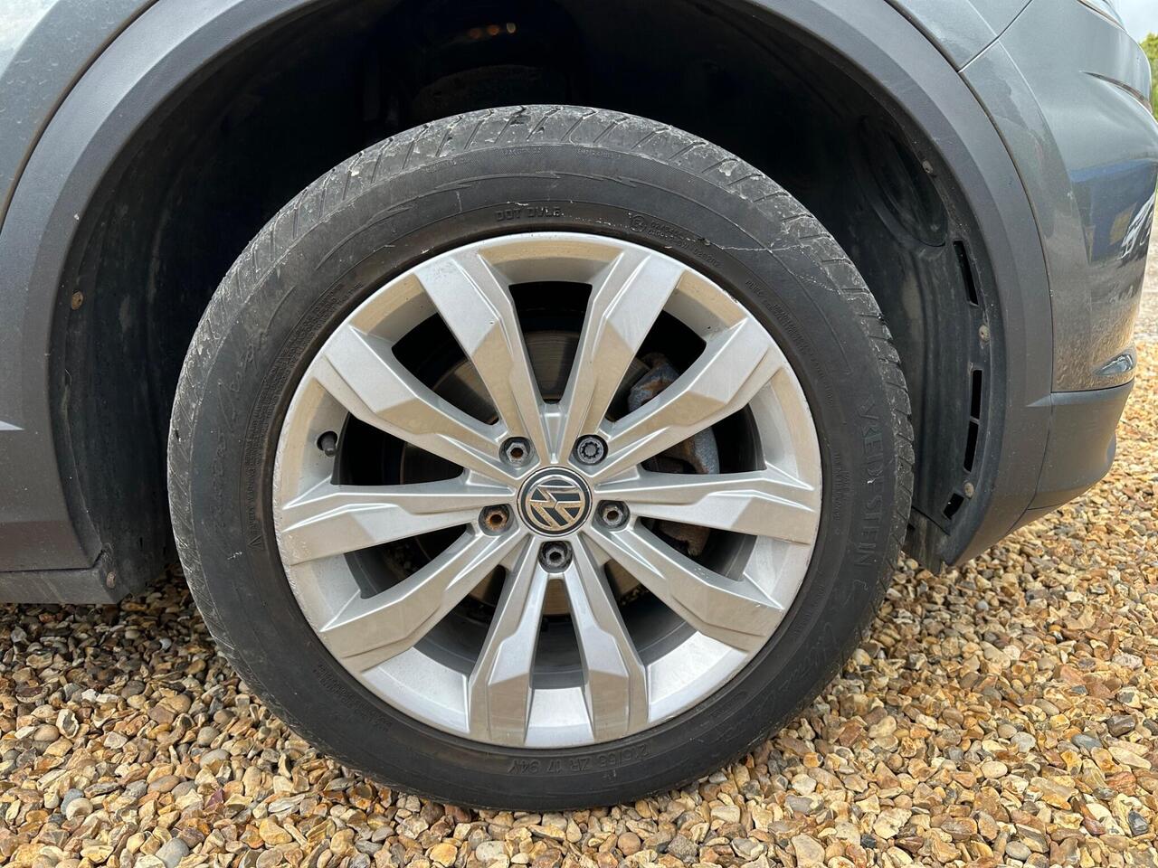 Volkswagen T-Roc — photo 25