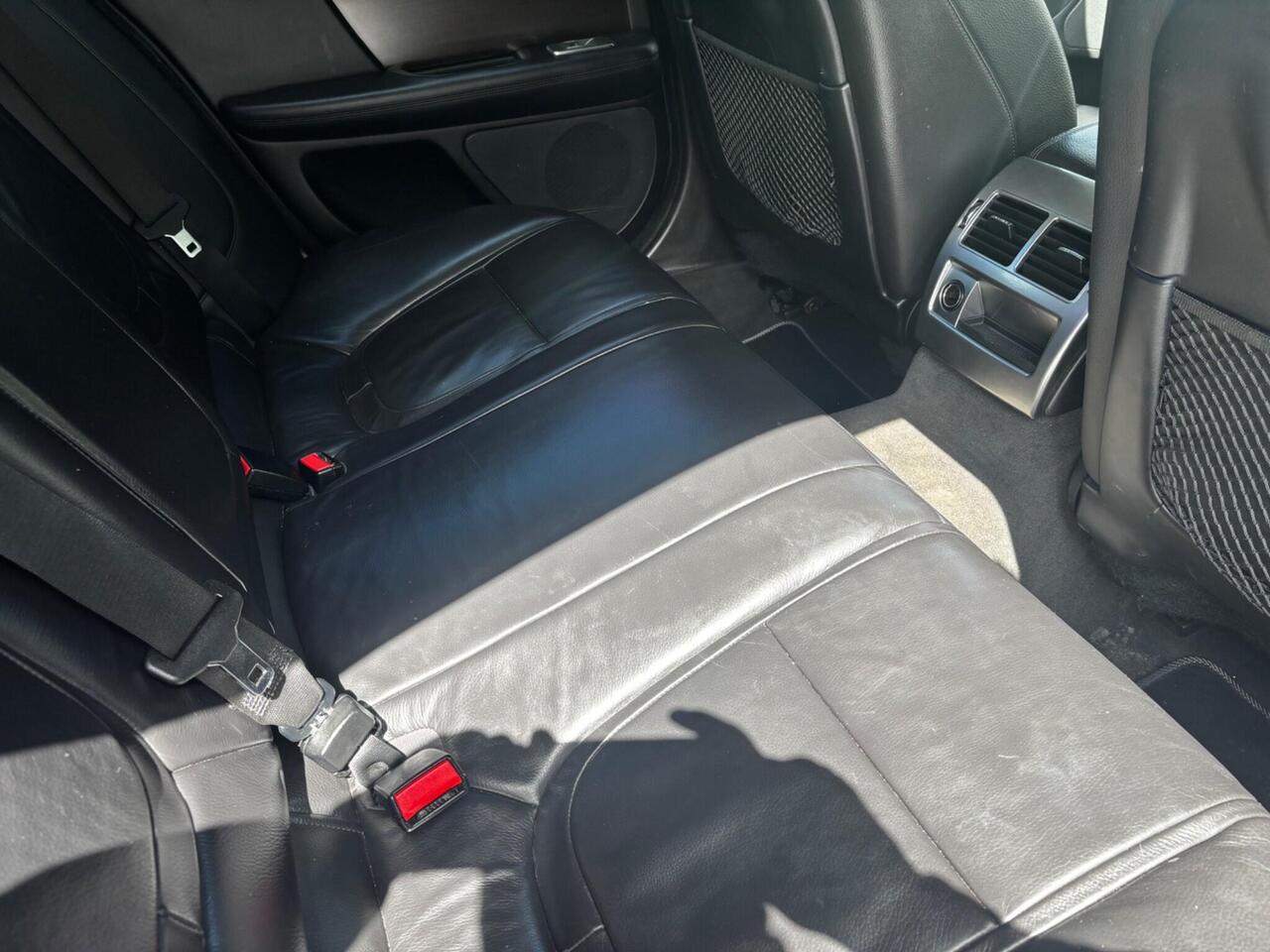 Jaguar XF — photo 23