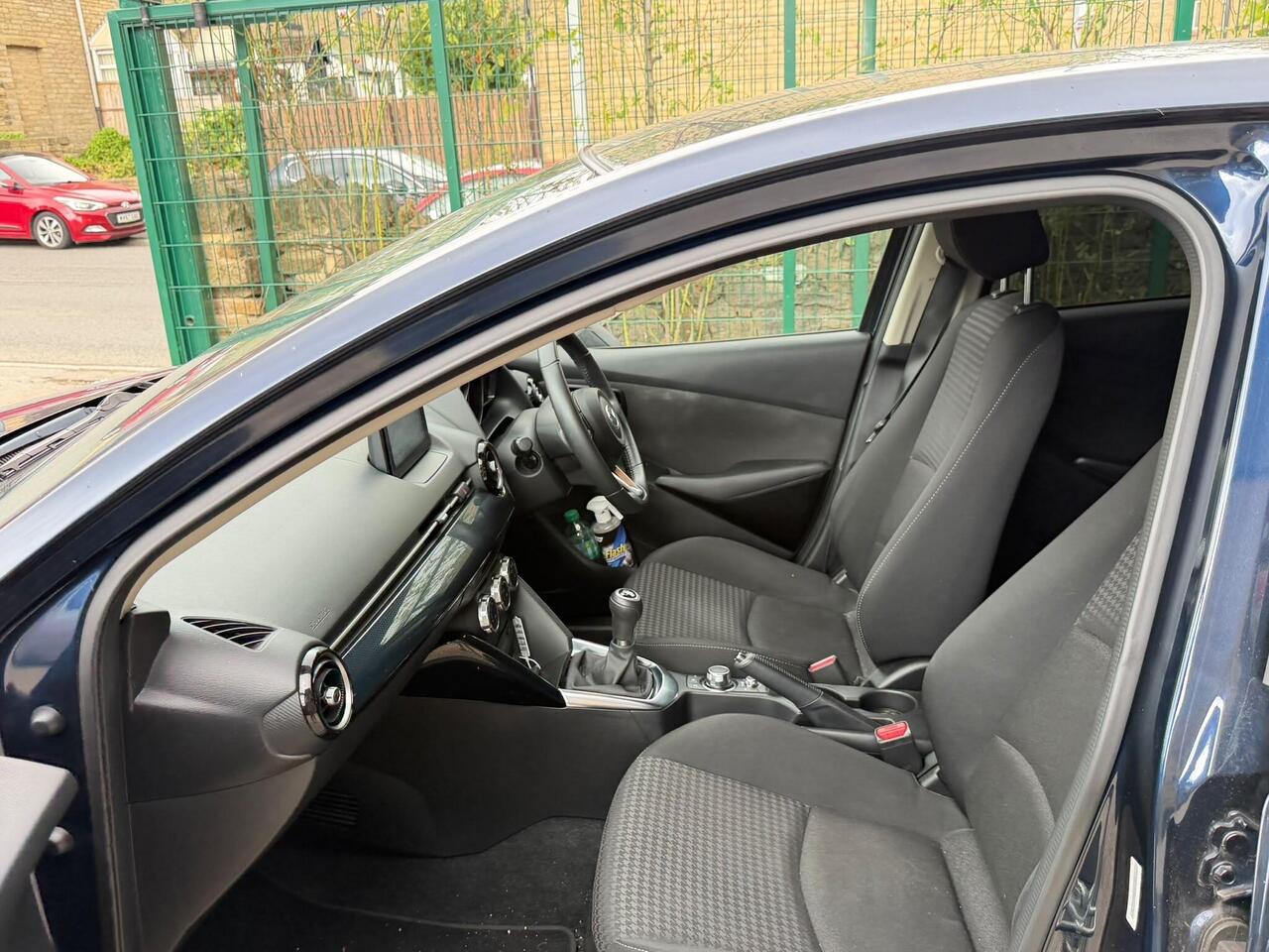 Mazda Mazda2 — photo 16