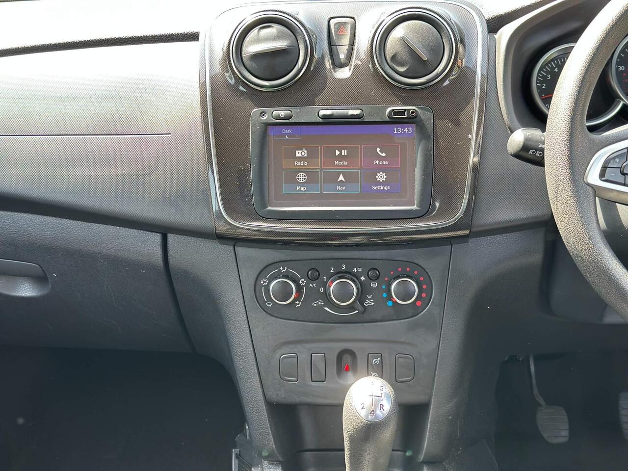 Dacia Sandero — photo 18