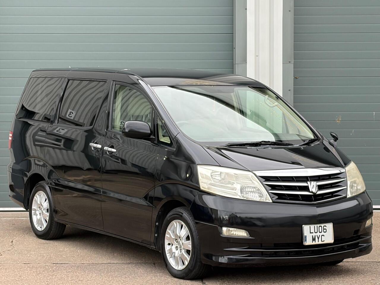 Toyota Alphard — photo 8
