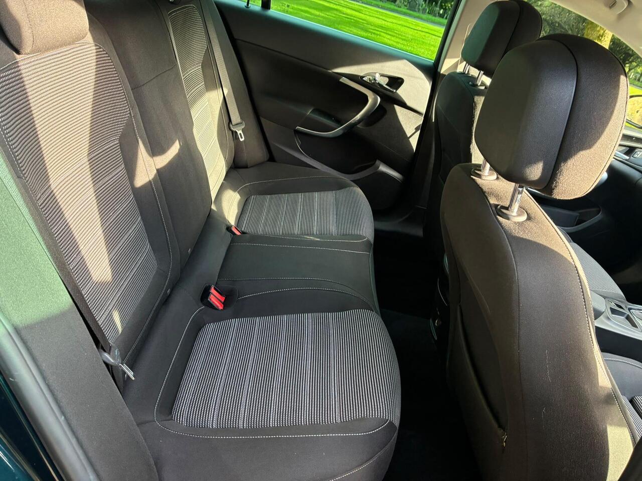 Vauxhall Insignia — photo 21