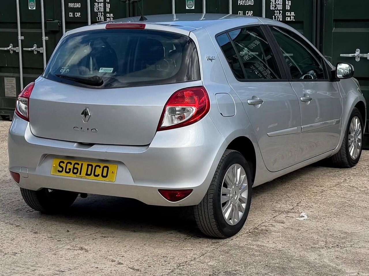 Renault Clio — photo 6
