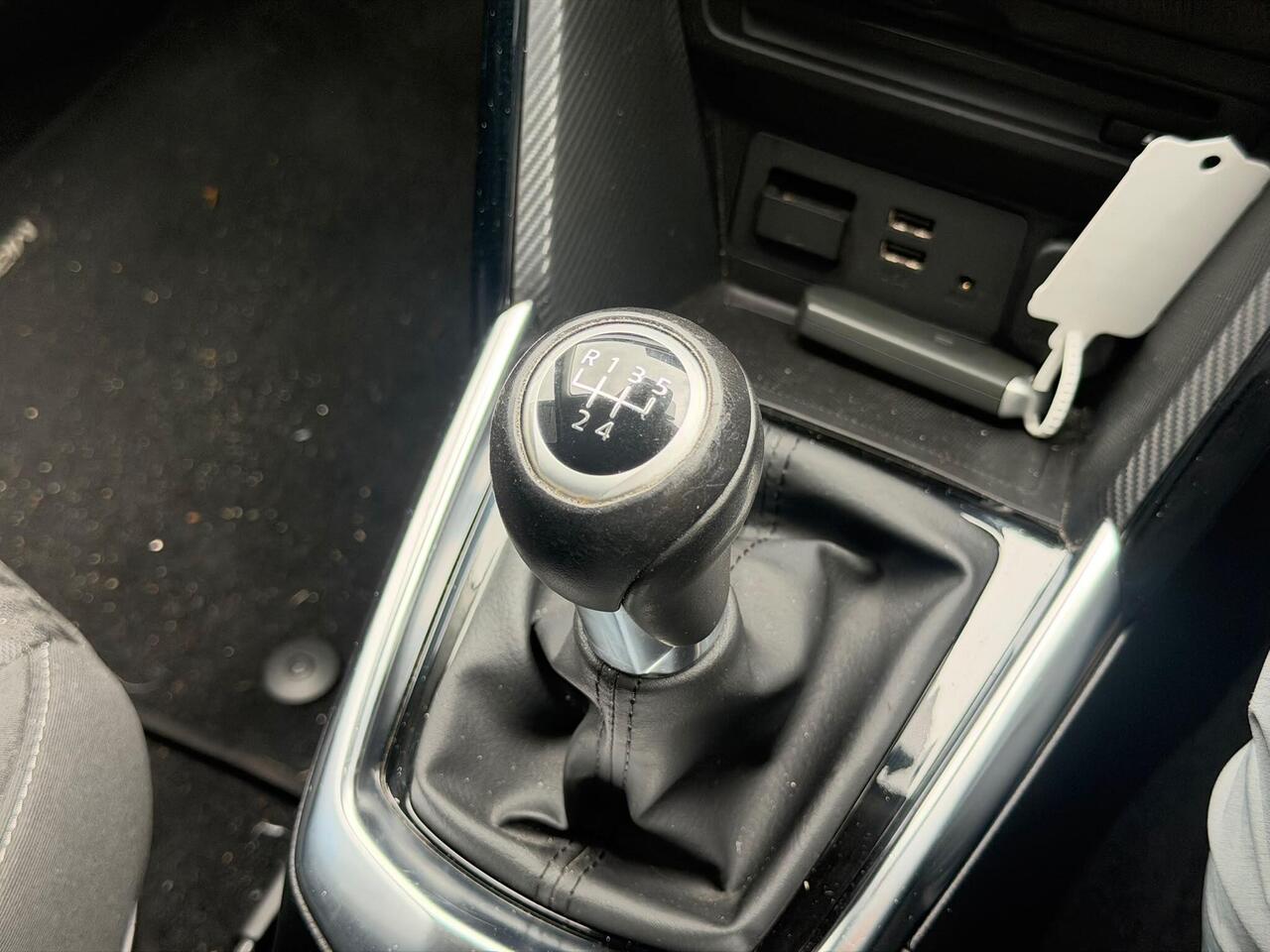 Mazda Mazda2 — photo 17