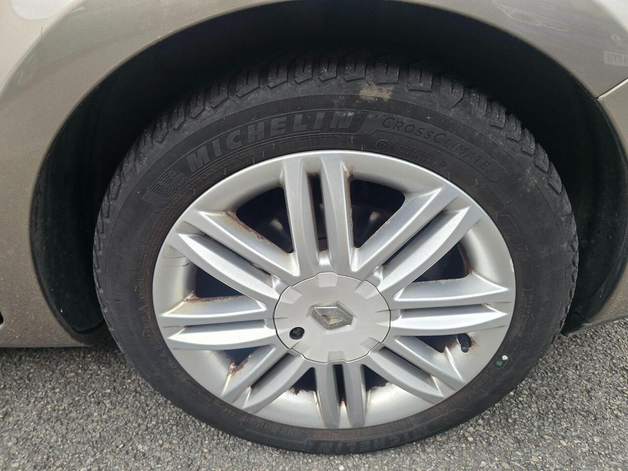 Renault Clio — photo 26