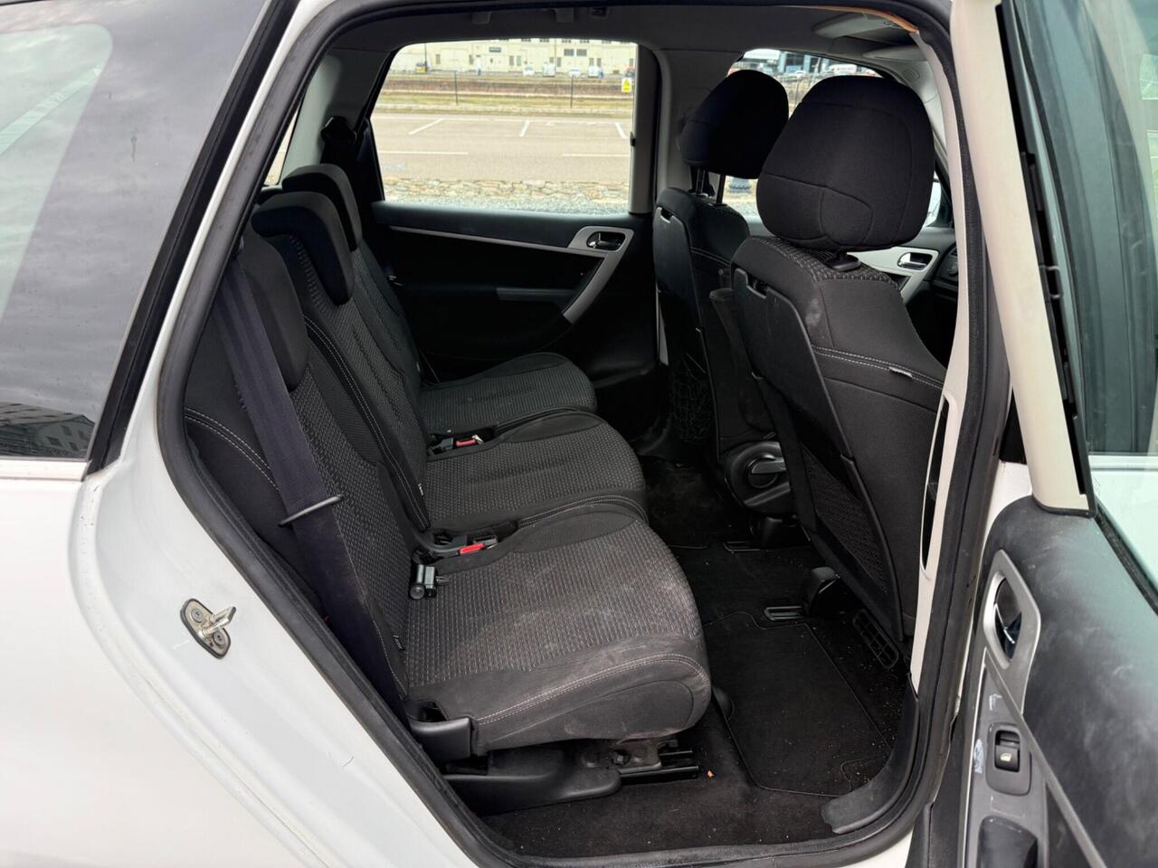 Citroen C4 Picasso — photo 28