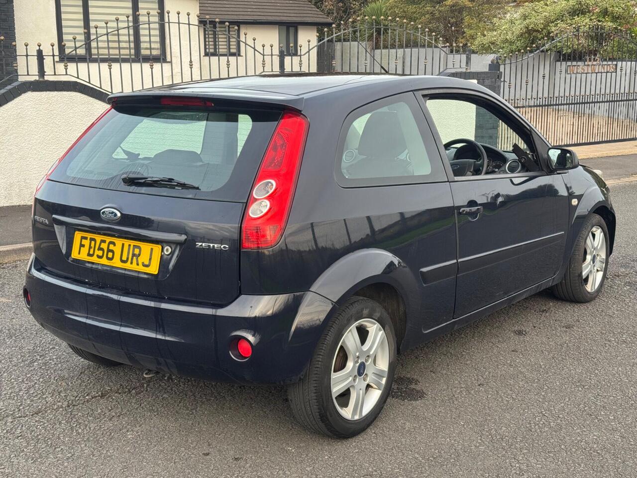 Ford Fiesta — photo 5