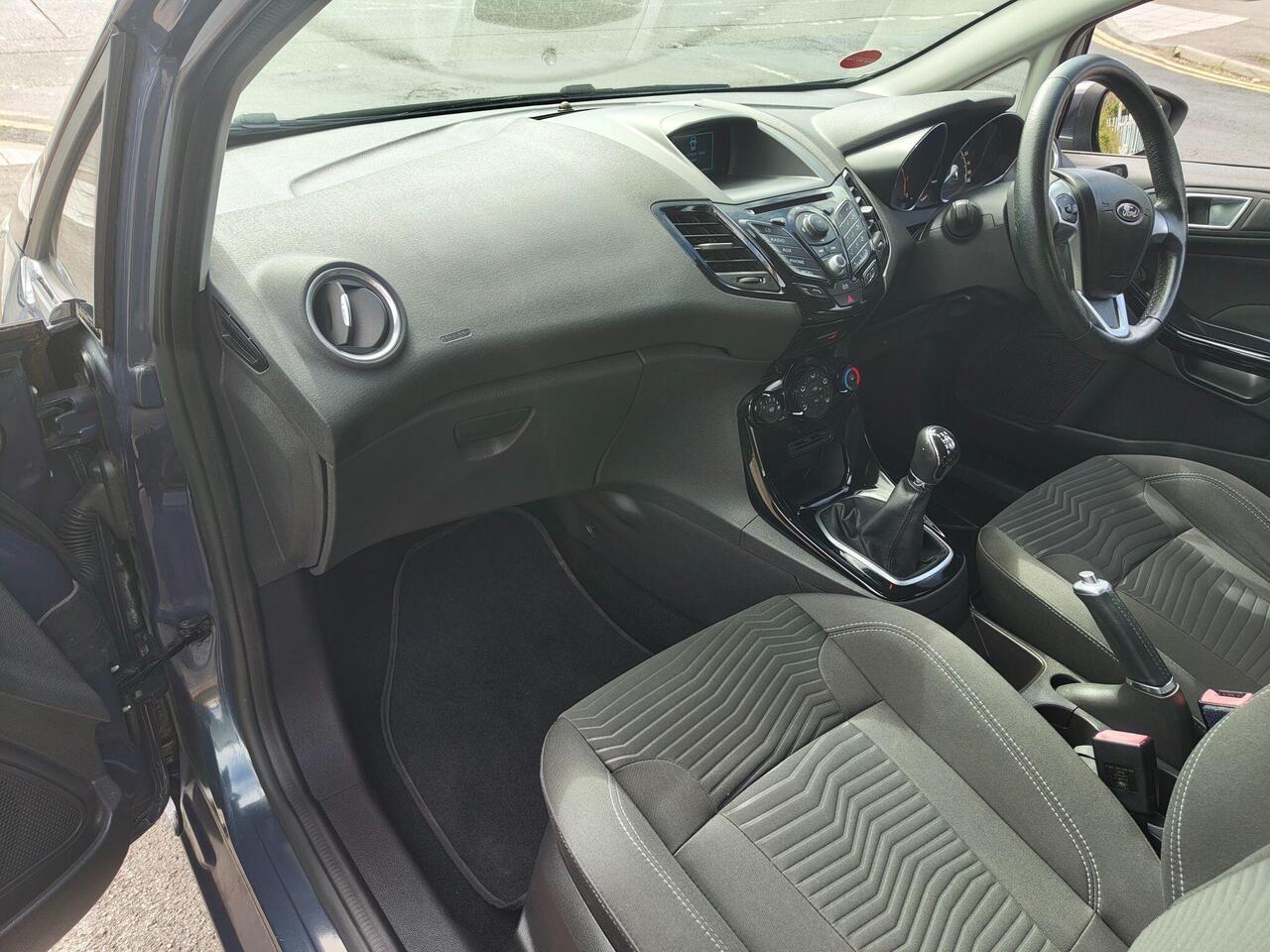 Ford Fiesta — photo 16