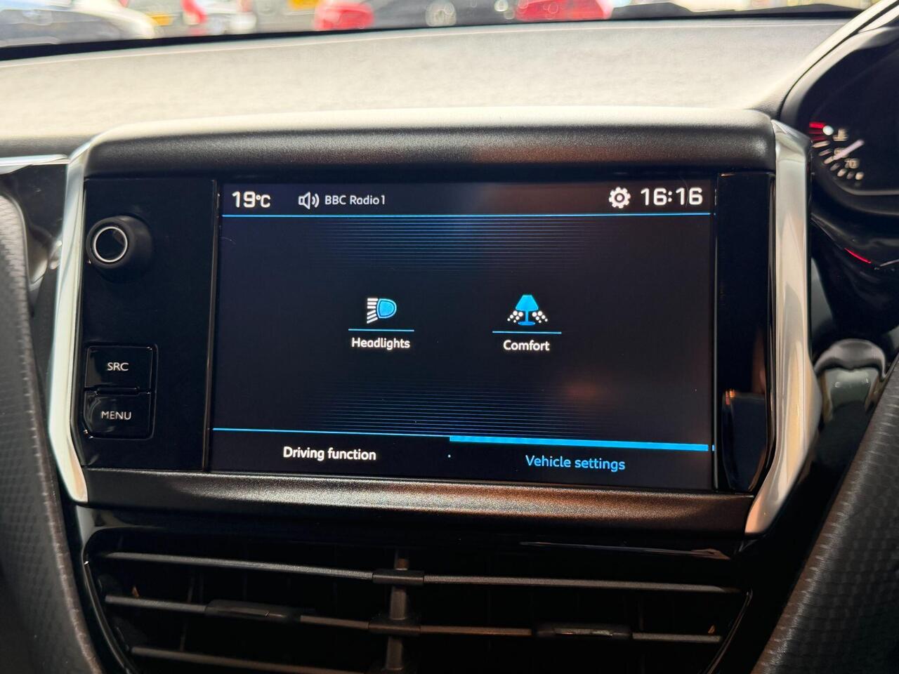 Peugeot 208 — photo 76