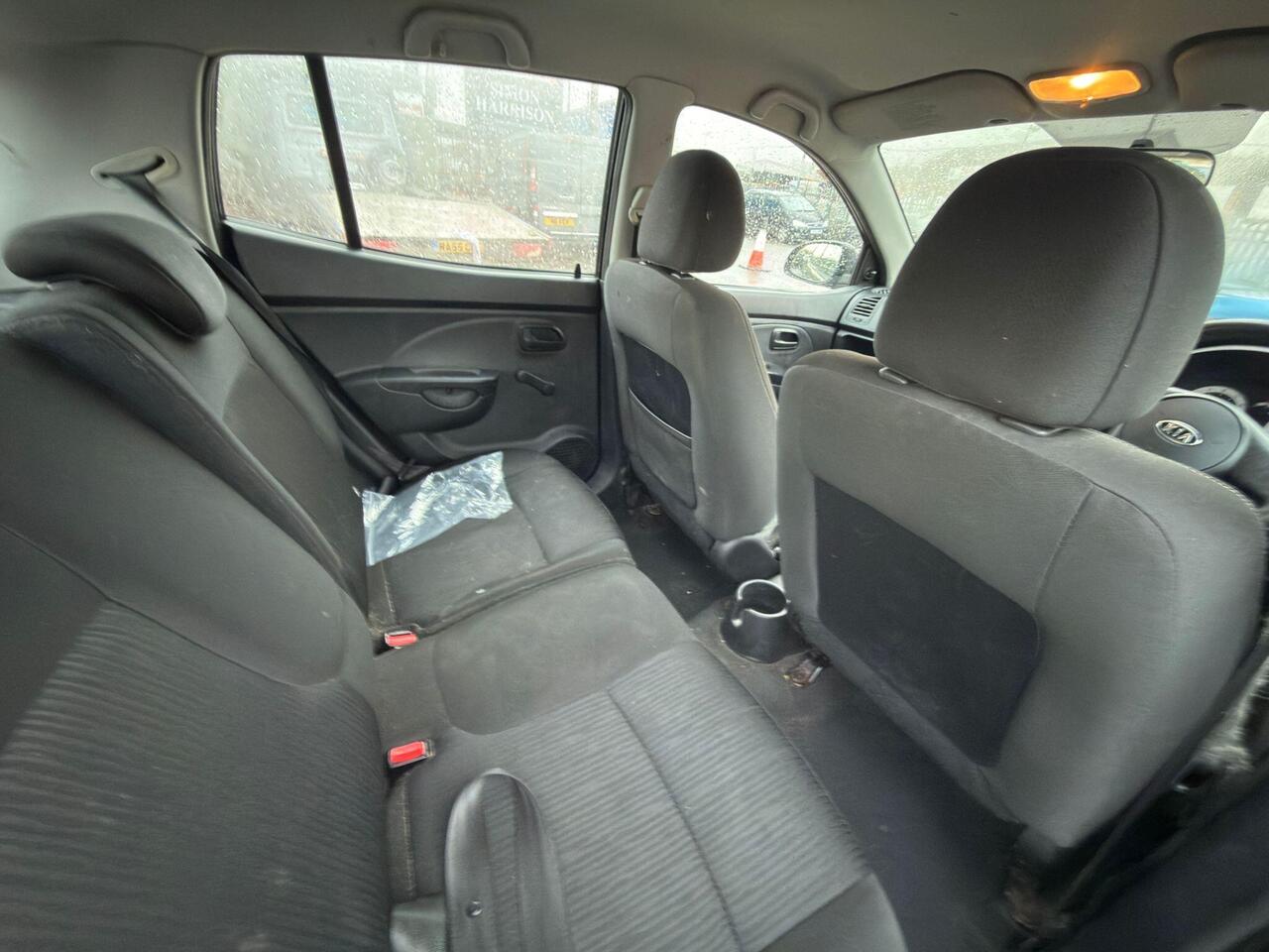 Kia Picanto — photo 18
