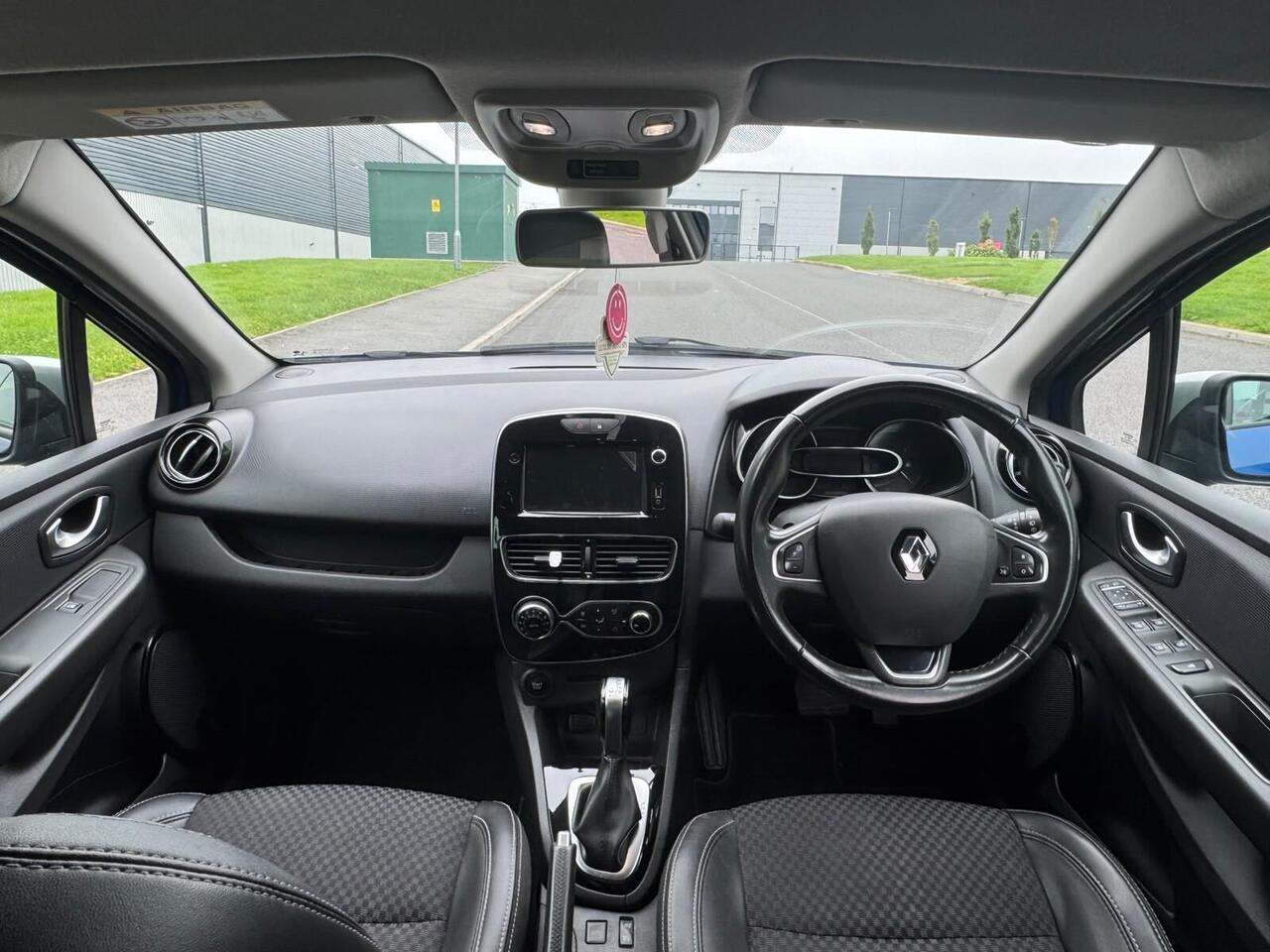 Renault Clio — photo 7