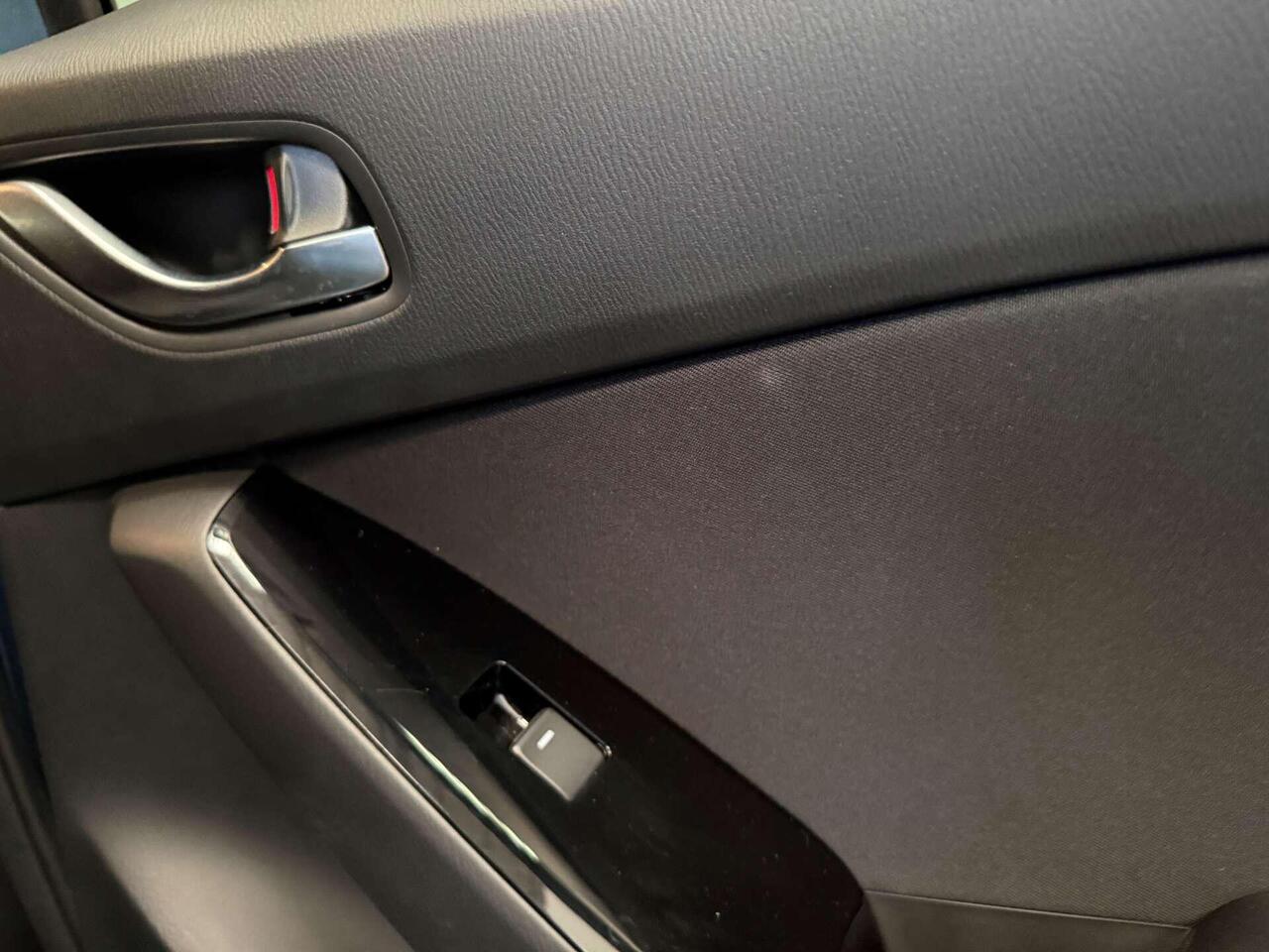 Mazda Mazda3 — photo 35