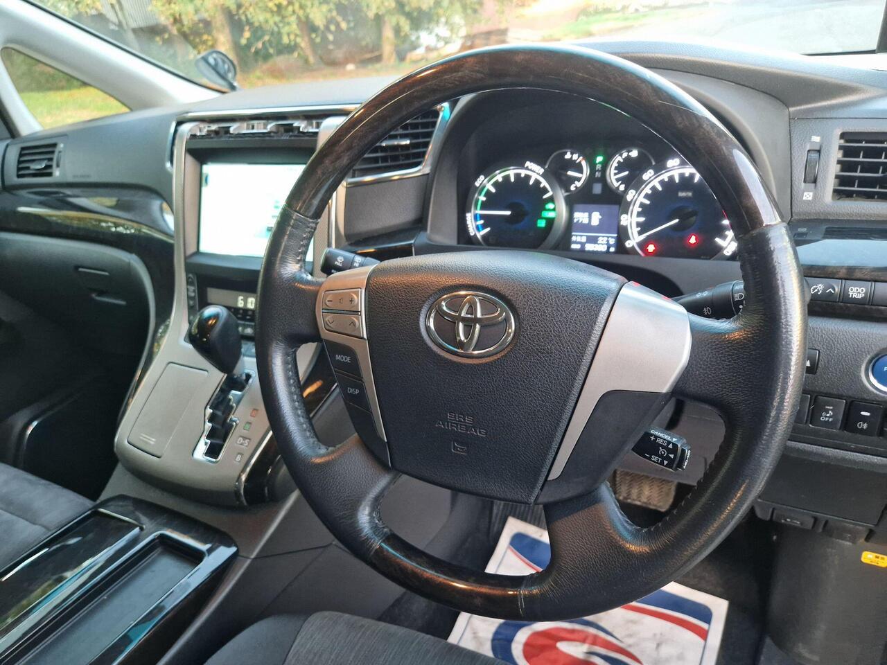 Toyota Vellfire — photo 28
