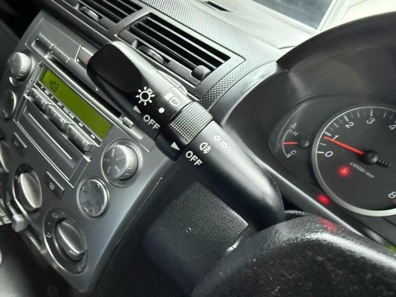 Mazda Mazda2 — photo 34