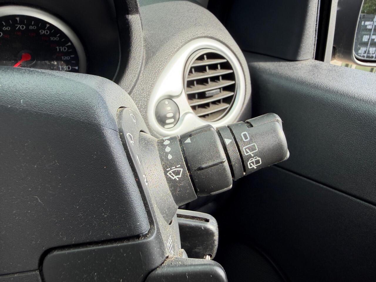 Renault Clio — photo 21