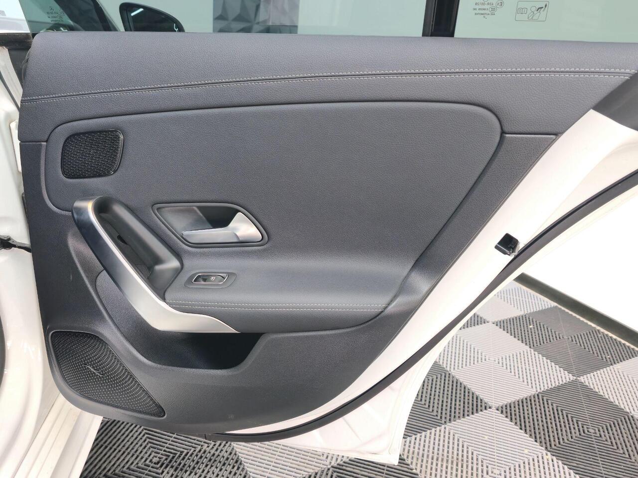 Mercedes-Benz CLA — photo 39