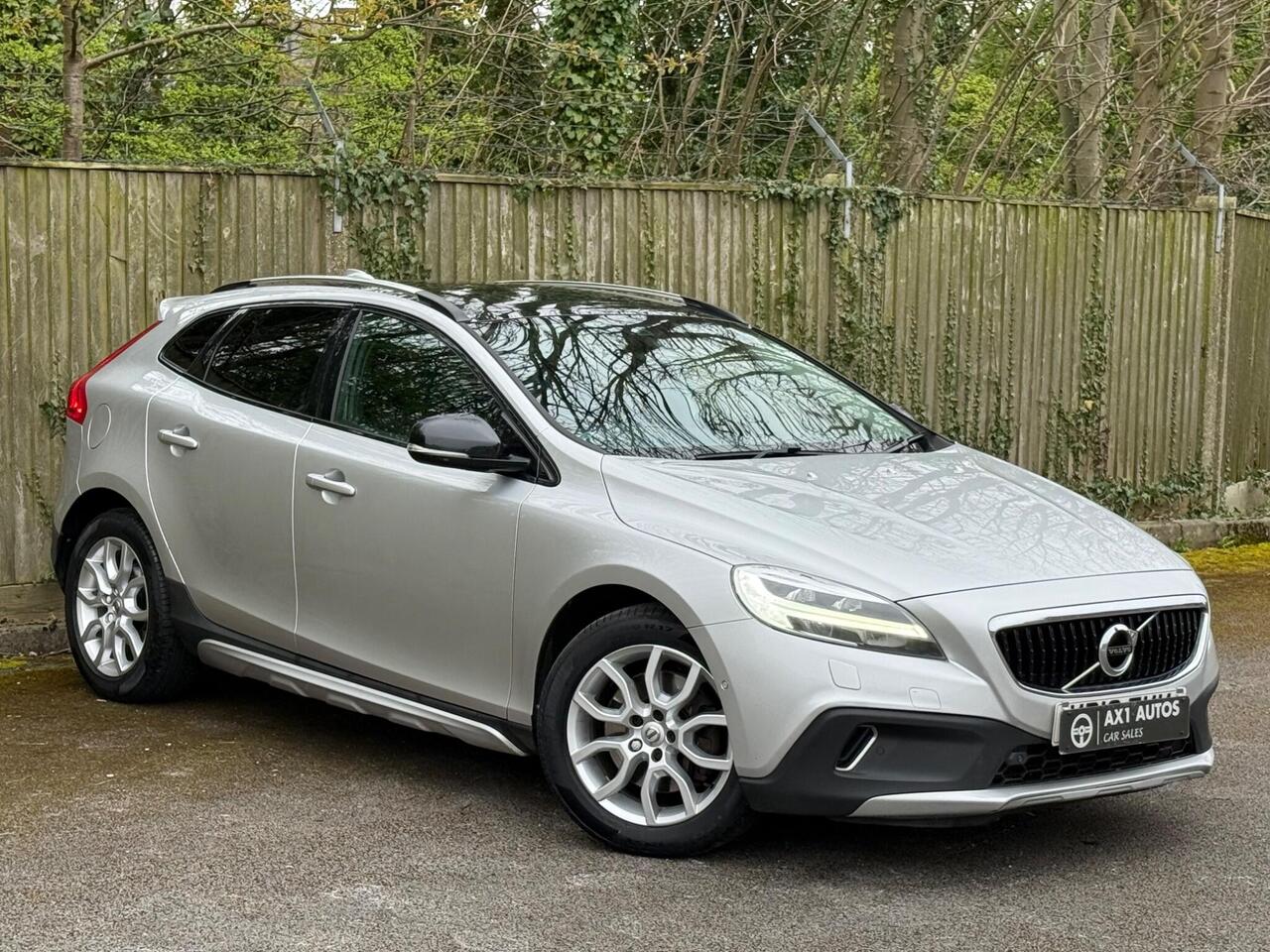 Volvo V40 Cross Country - Image 1