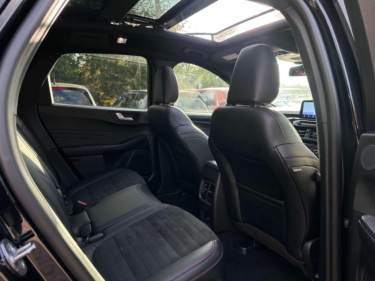Ford Kuga — photo 32