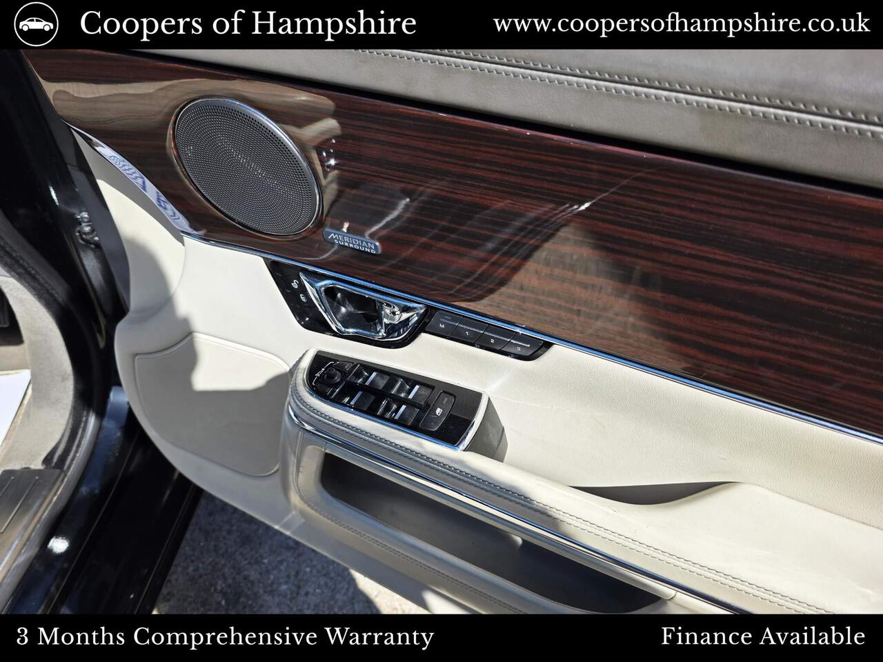Jaguar XJ — photo 19