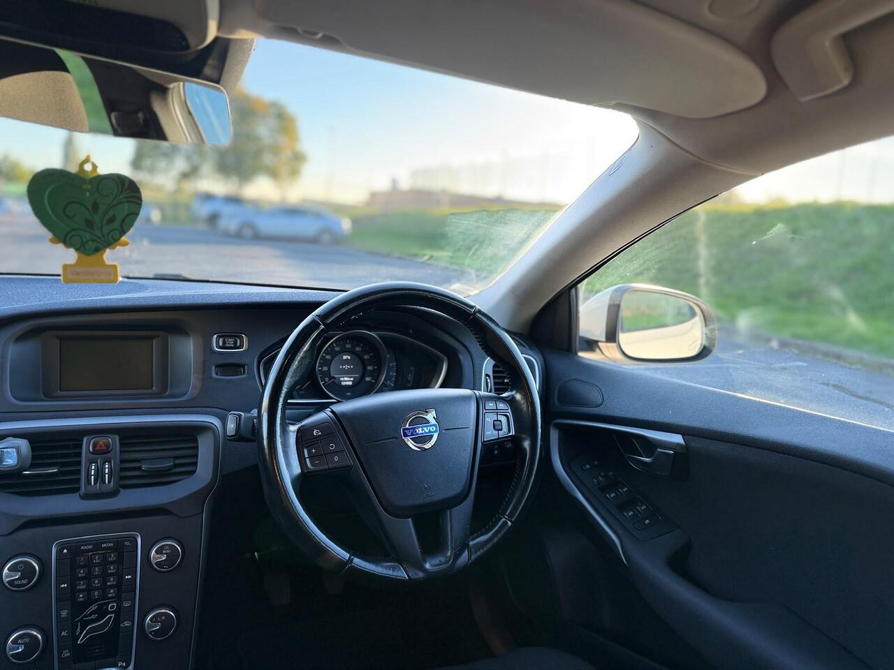 Volvo V40 — photo 19